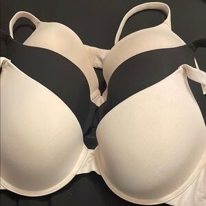 Anne Klein Black and Cream Bra with Full Coverage and Smooth Cups